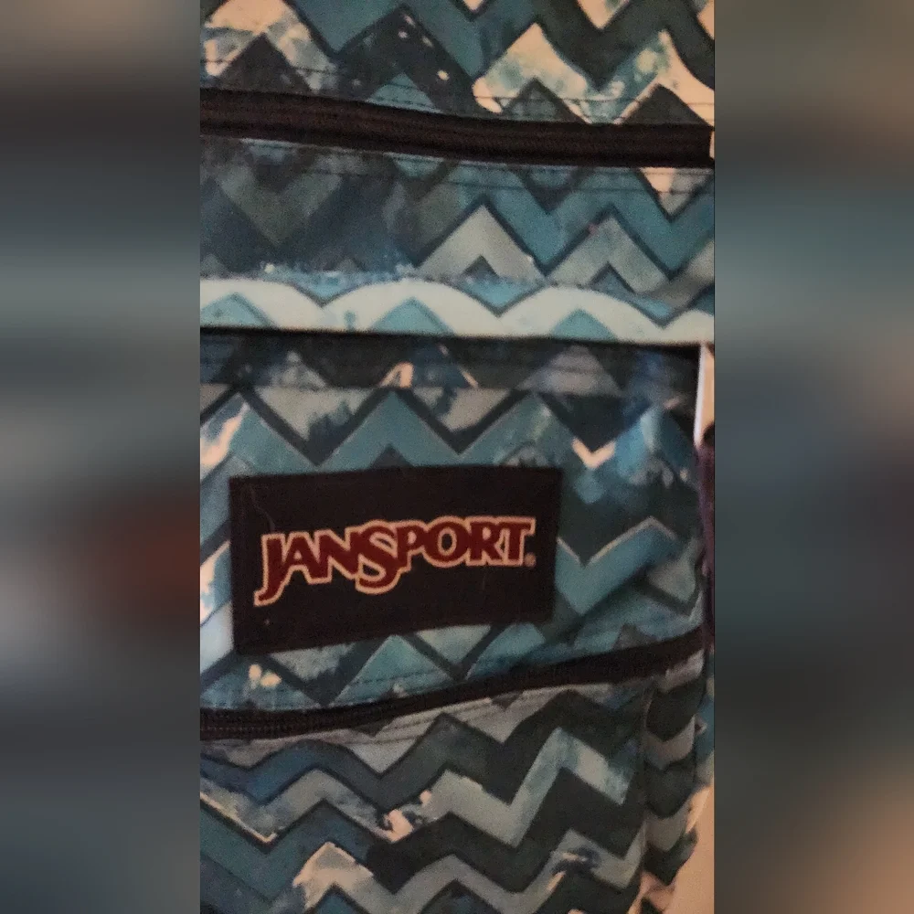 Jansport Blue and White Chevron Backpack LARGE Lap Top Sleeve PERFECT CONDITION!